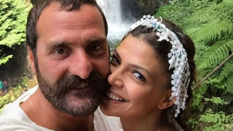 Ünlü çiftin düğün davetiyeleri ortaya çıktı