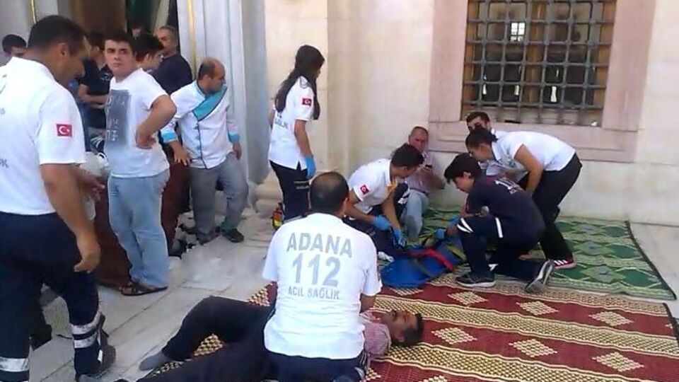 Canlı bomba paniği cami boşalttı! Linç etmek istediler