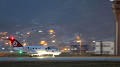 11 ay sonra ilk uçak indi!