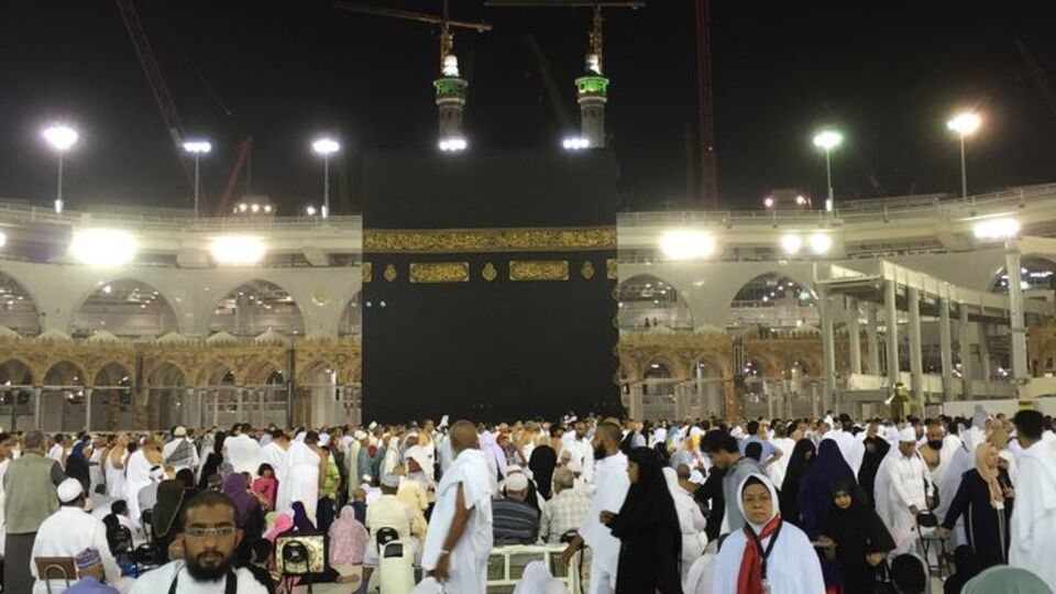 Kabe'de izdiham! 18 kişi yaralandı