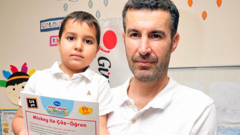 Lösemiyle mücadele eden minik Yağız, ilk karnesini aldı