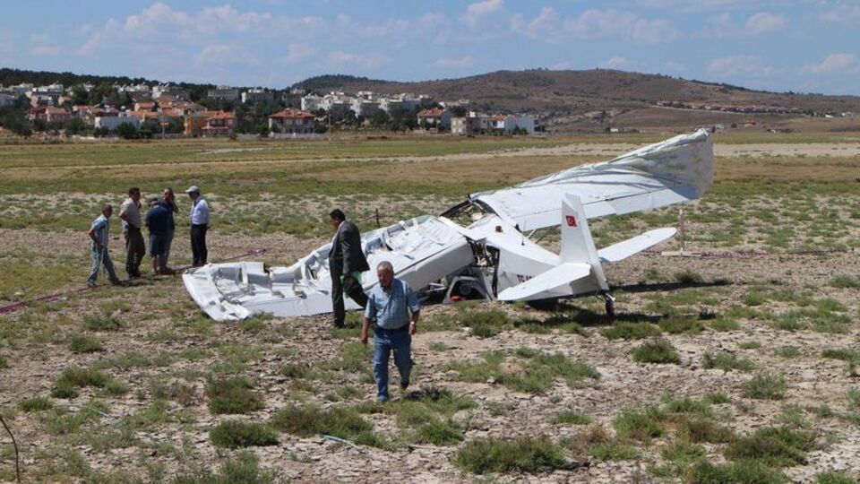Eğitim uçağının düştüğü yerde inceleme