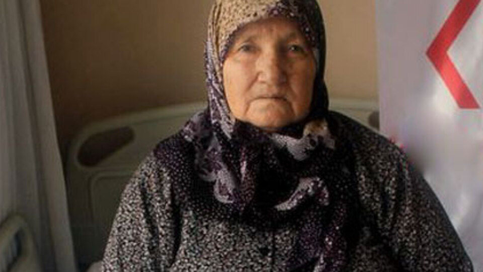 Dizlerine takılan protezle yeniden yürüyebilecek