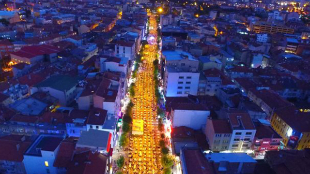 Türkiye'nin en büyük iftar sofrası kuruldu