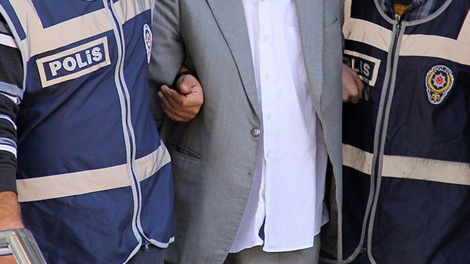 Ünlülerin yönetmeninin evine operasyon!