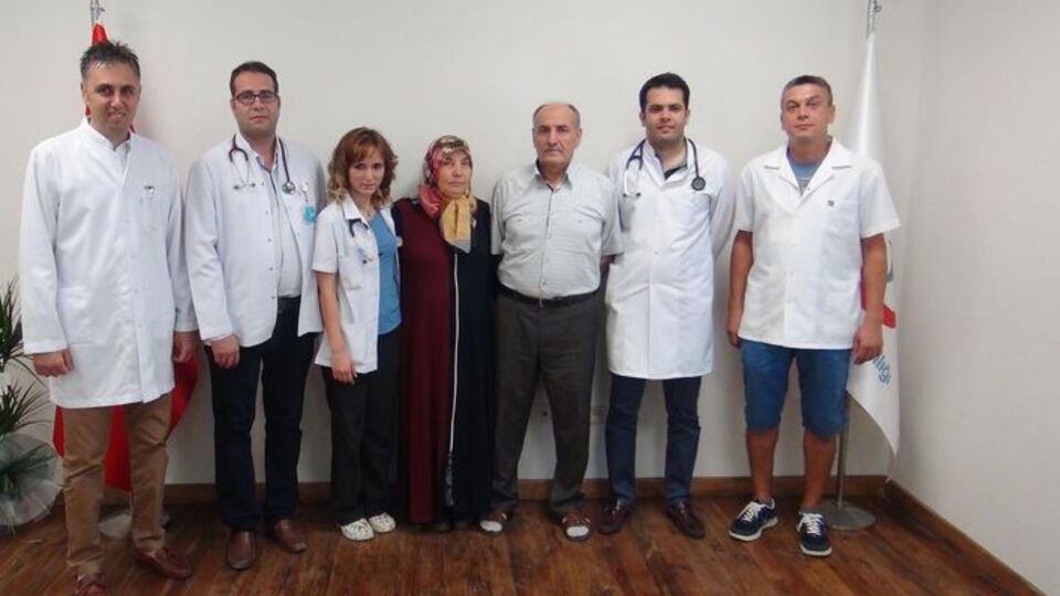 Kalp krizi geçirdi, yaşamını kurtaran doktorlara teşekkür etti