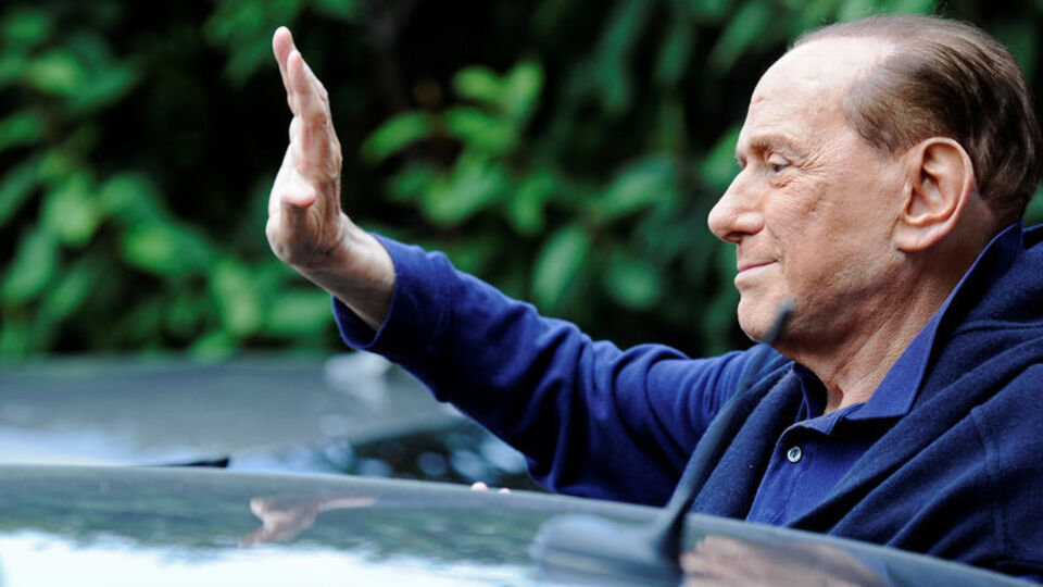 Berlusconi, Milan'ı sattığını açıkladı!