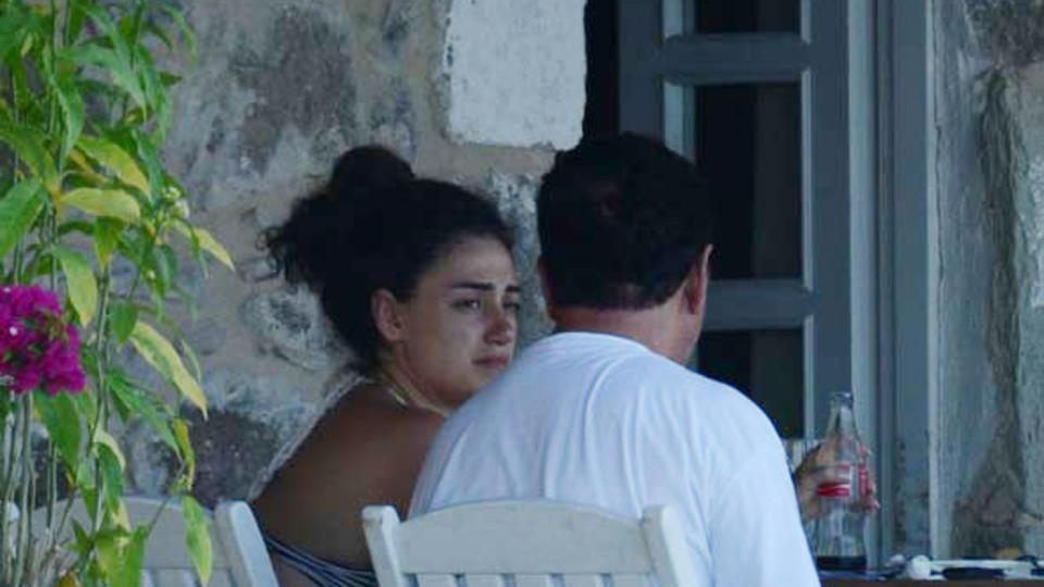 Dilan babasının dizinin dibinde!