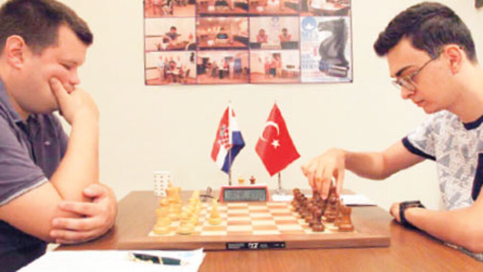 Türkiye'nin en genç satranç ustası