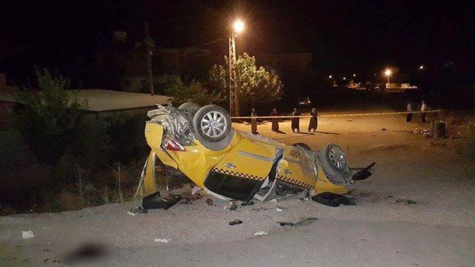 Motosiklete çarpan taksi takla attı: 2 ölü, 6 yaralı