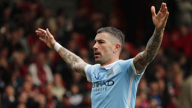 Kolarov için Guardiola bekleniyor