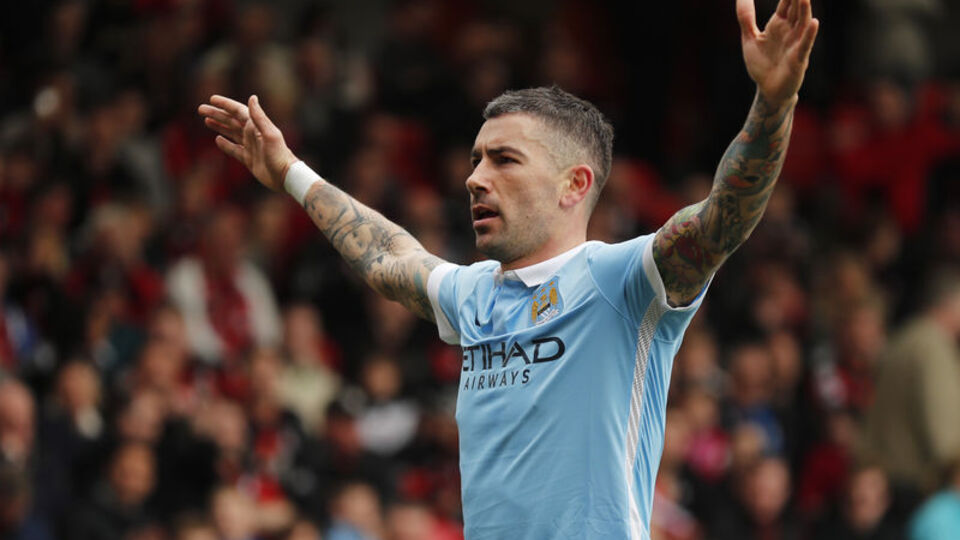 Kolarov için Guardiola bekleniyor