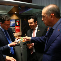 Cumhurbaşkanı Erdoğan, Bulgar bakana sigarayı bıraktırdı