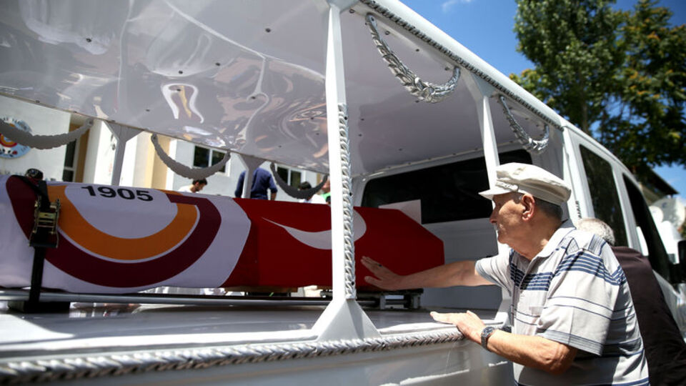 Şeren son yolculuğuna uğurlandı