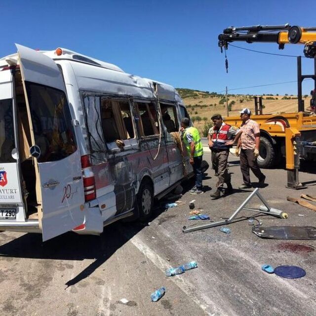 Adil Gür trafik kazası geçirdi!