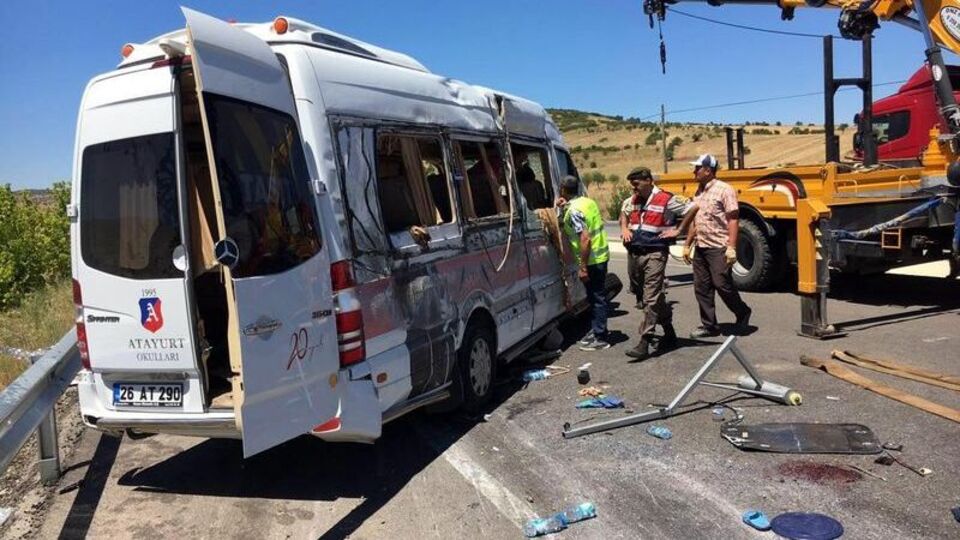 Adil Gür trafik kazası geçirdi!