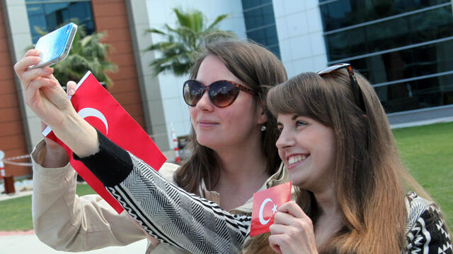 TDK dergisinde 'selfie' için yeni öneri! 'Özçekim' tutmayınca...