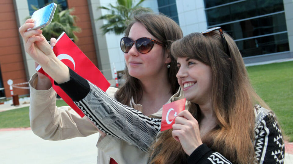 TDK dergisinde 'selfie' için yeni öneri! 'Özçekim' tutmayınca...