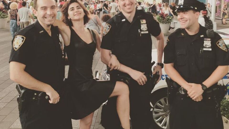 "Ait olduğunuz yerde kalın, yani..."