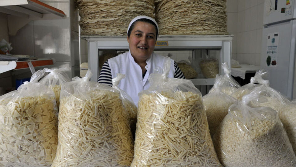 Annesinden öğrendi, evde üretti!