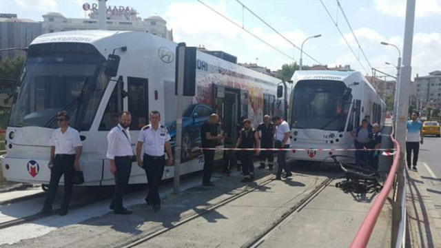Güngören'de tramvay raydan çıktı