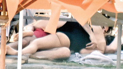 Hande Soral plajda aşka geldi