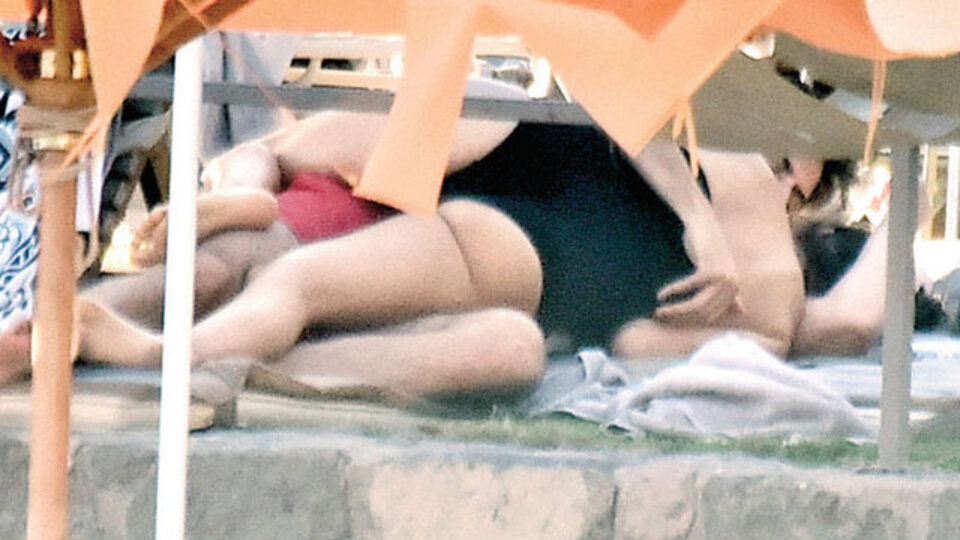 Hande Soral plajda aşka geldi