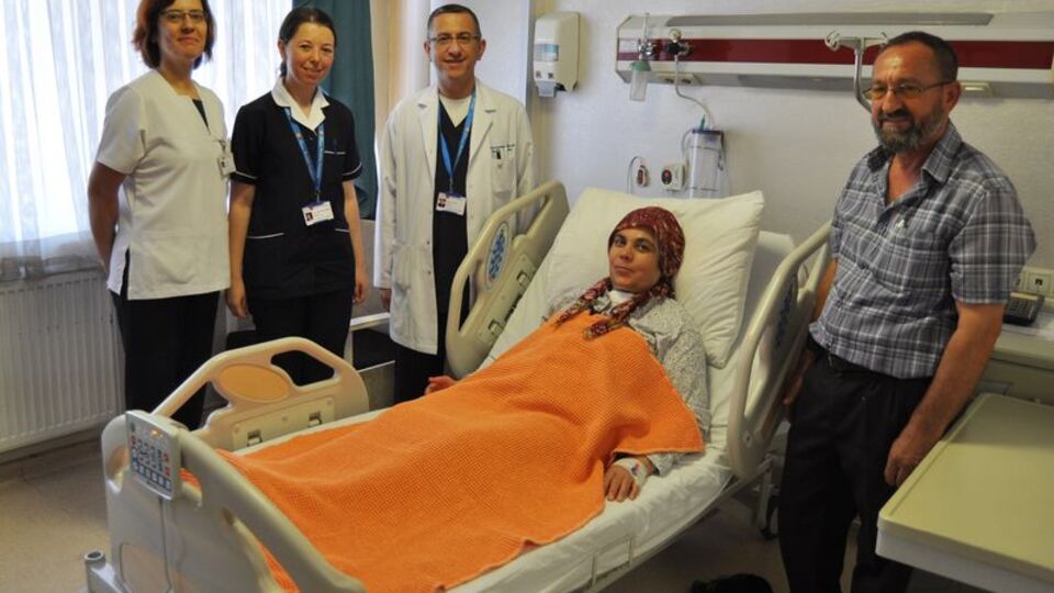 30 yıl o hastalıktan muzdaripti... Nihayet sesine kavuştu!