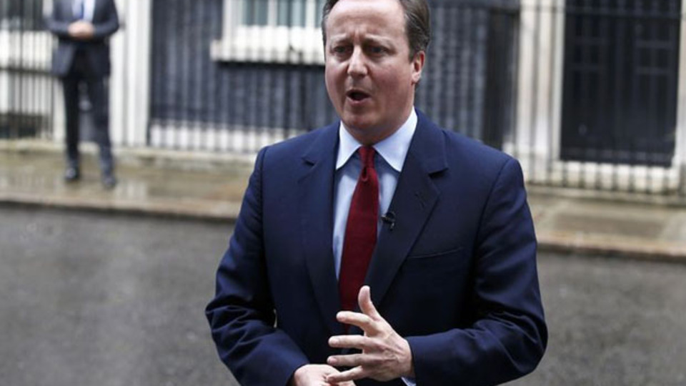 İngiltere Başbakanı mikrofonunu açık unutursa!