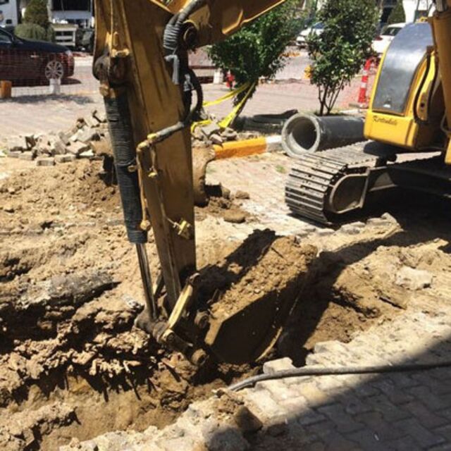 Beyoğlu'nda kazıda kemik parçaları bulundu