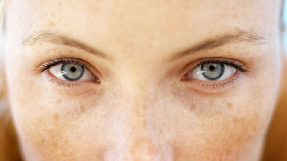 Güneş kremi yüze sürülünce ne oluyor?