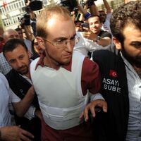 Atalay Filiz'in bavulundan bakın neler çıktı!