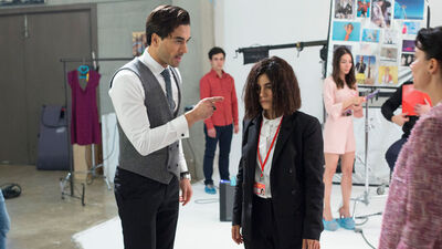 "Senin bu adamla aranda bilmediğimiz bir şey mi var?"