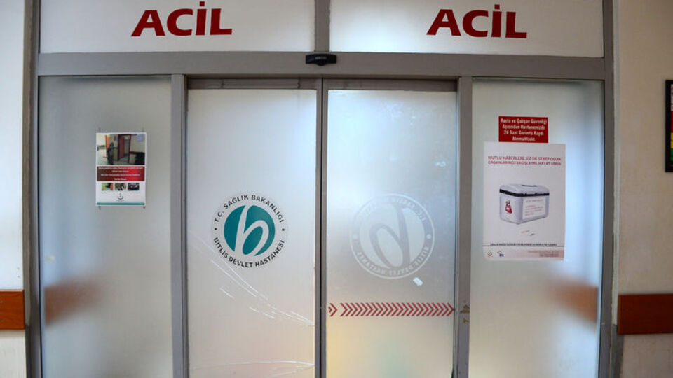 'Kız bakılan' acil servis doldu, taştı