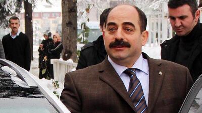 Zekeriya Öz'ün 'hakaret' davası ertelendi