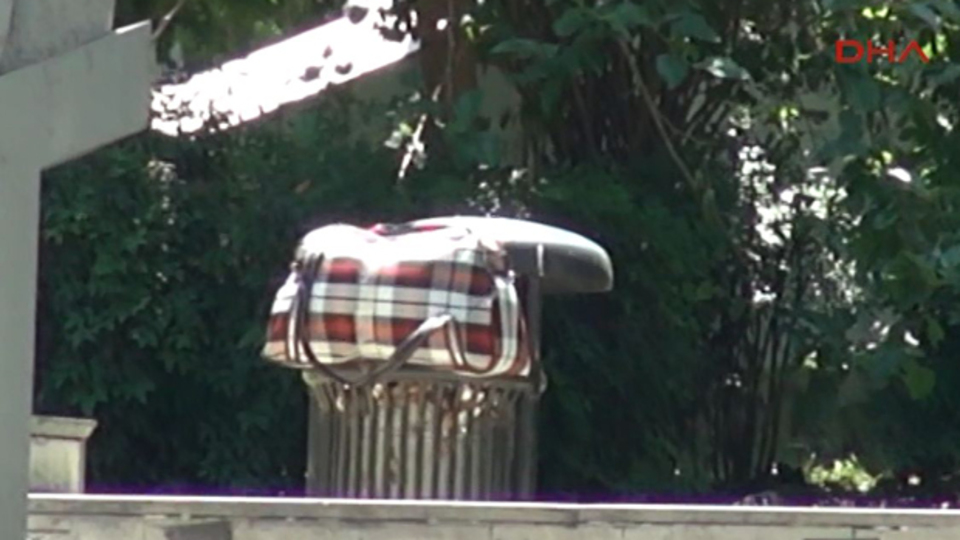 Taksim'deki şüpheli çanta patlatıldı!