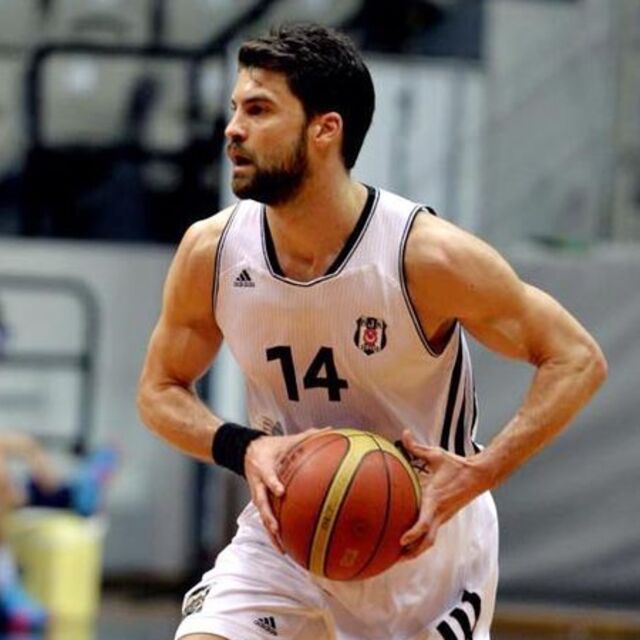 Engin Atsür Alba Berlin'de!