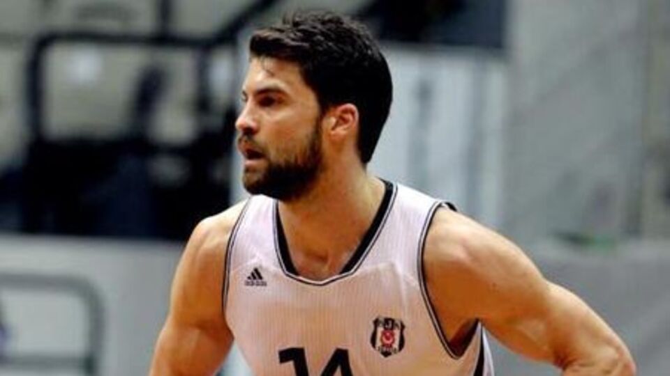 Engin Atsür Alba Berlin'de!