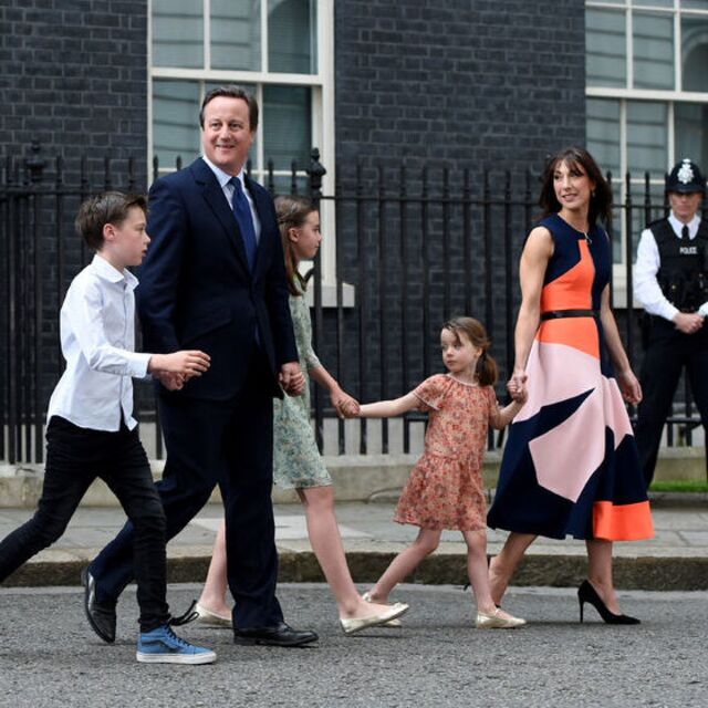 Cameron'ın kızının elbisesi yok sattı