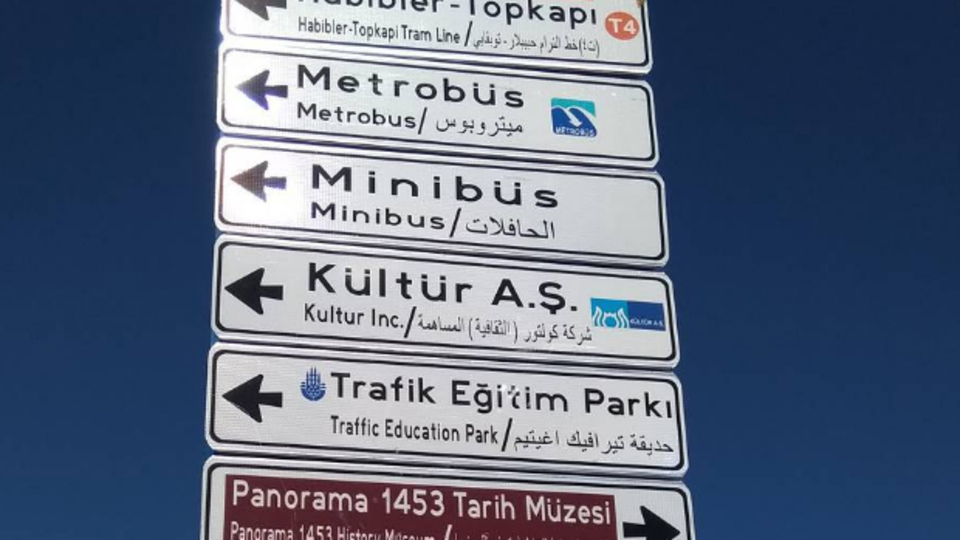 İstanbul'da tabelalara 3'üncü dil