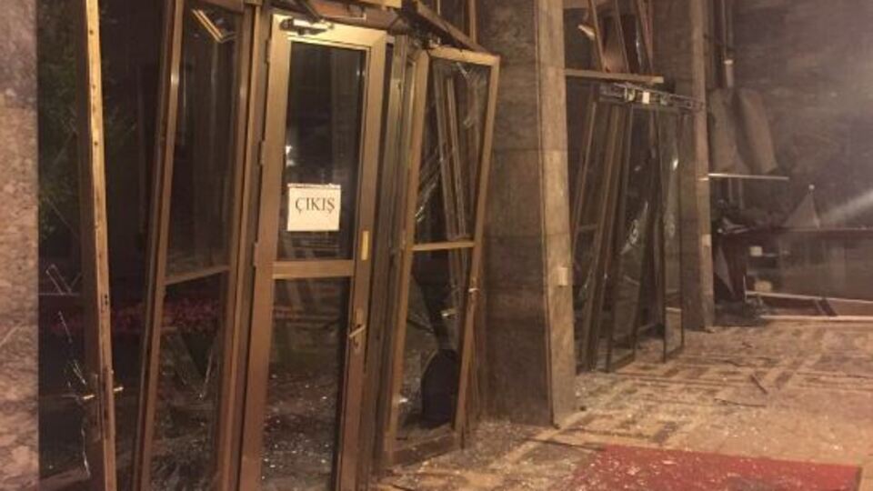 TBMM'ye bomba atıldı! Yaralılar var, vekiller sığınağa gitti!