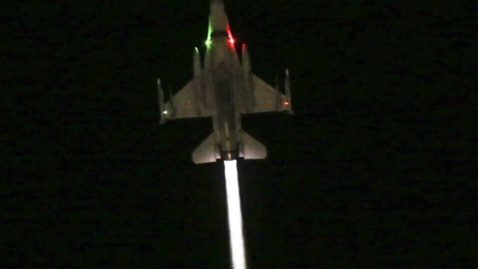 F-16'lar darbe girişimindekilerin elindeki Sikorsy'i düşürdü