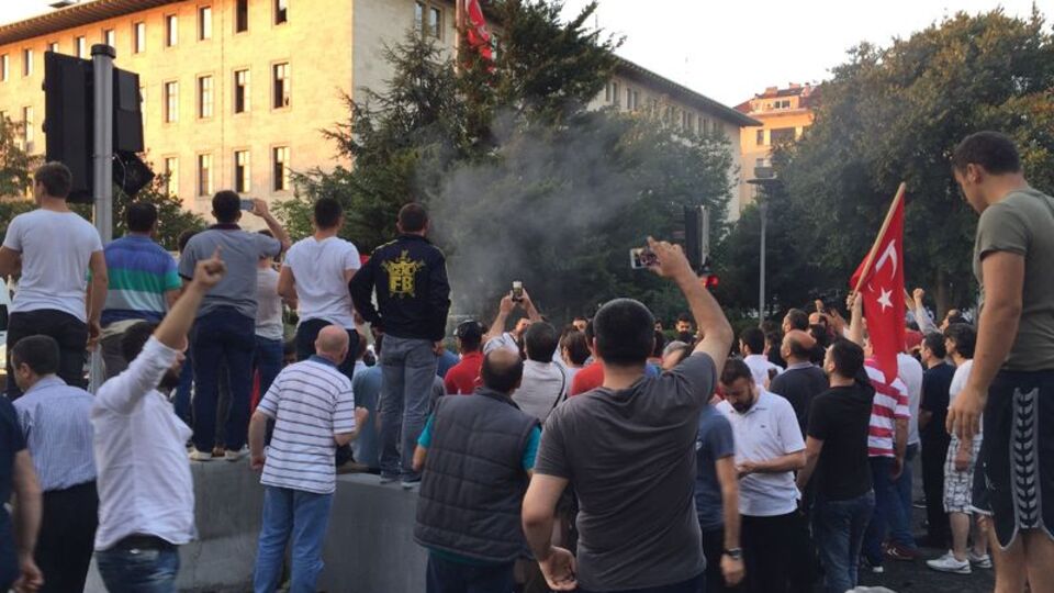Harbiye Orduevi ve TRT binası polis kontrolünde!