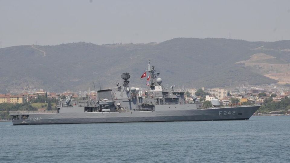 Oramiral Kösele firkateyn ile üsse döndü