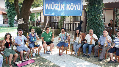 Dere kenarında müzik keyfi