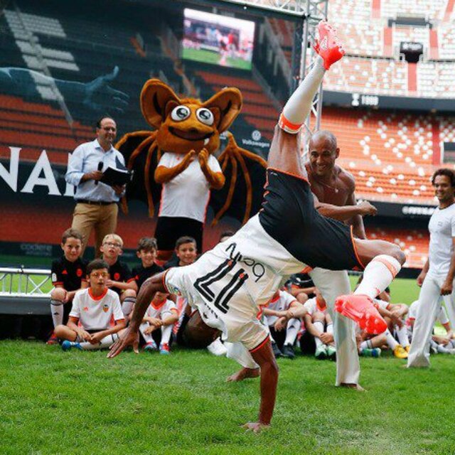 Nani'den capoeira şov