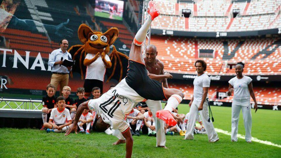 Nani'den capoeira şov