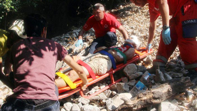 60 metreden düştü, hayatta kaldı!