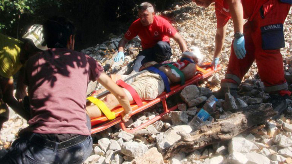 60 metreden düştü, hayatta kaldı!