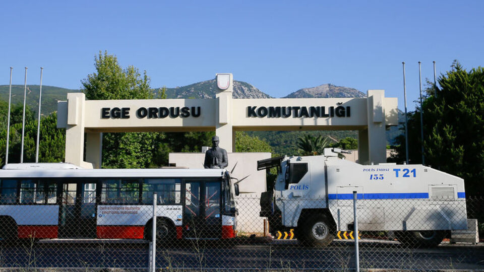 Ege Ordu Komutanlığı'na polis operasyonu